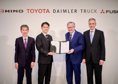 Absichtserklärung Daimler Hino, Vertreter der Partner