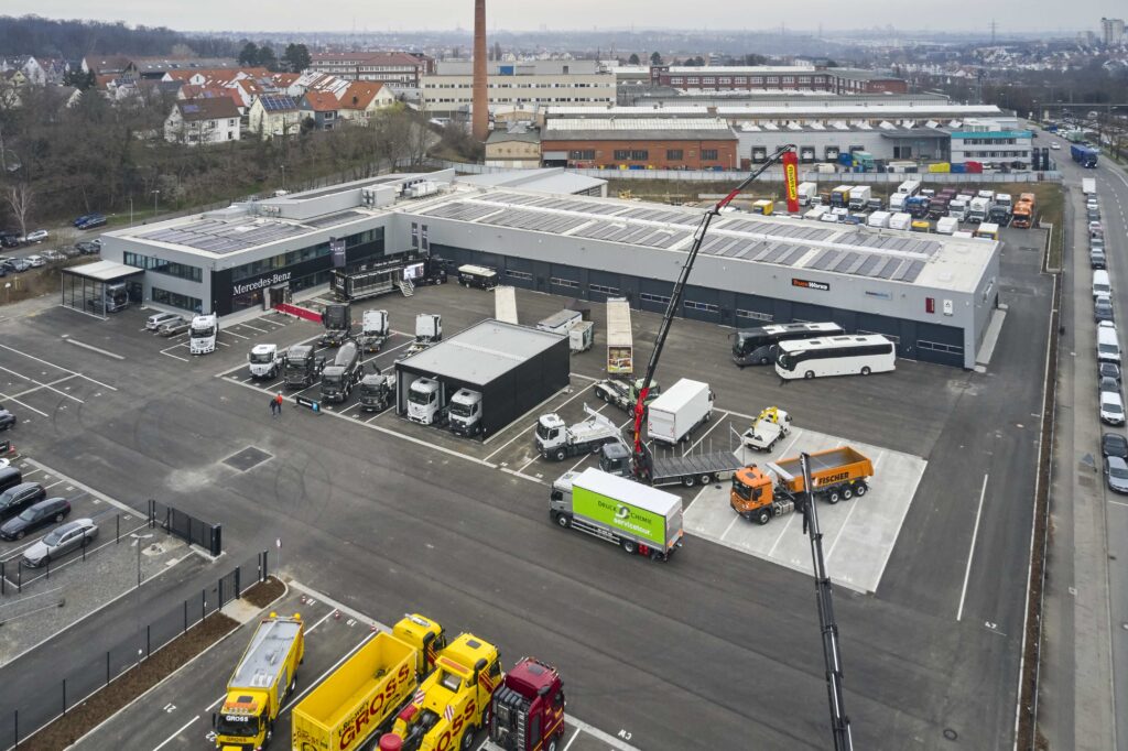 Daimler Truck eröffnet neuen Standort für Vertrieb und Service von Lkw und Bussen in Stuttgart: Nutzfahrzeugzentrum Mercedes-Benz Stuttgart übernimmt ab März 2024 Vertrieb und Service von Lkw der Marken Mercedes-Benz und FUSO sowie Service von Bussen der Marken Mercedes-Benz und Setra.