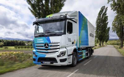 ein eActros 400 als 6x2 mit Wechselbrücken-Aufbau