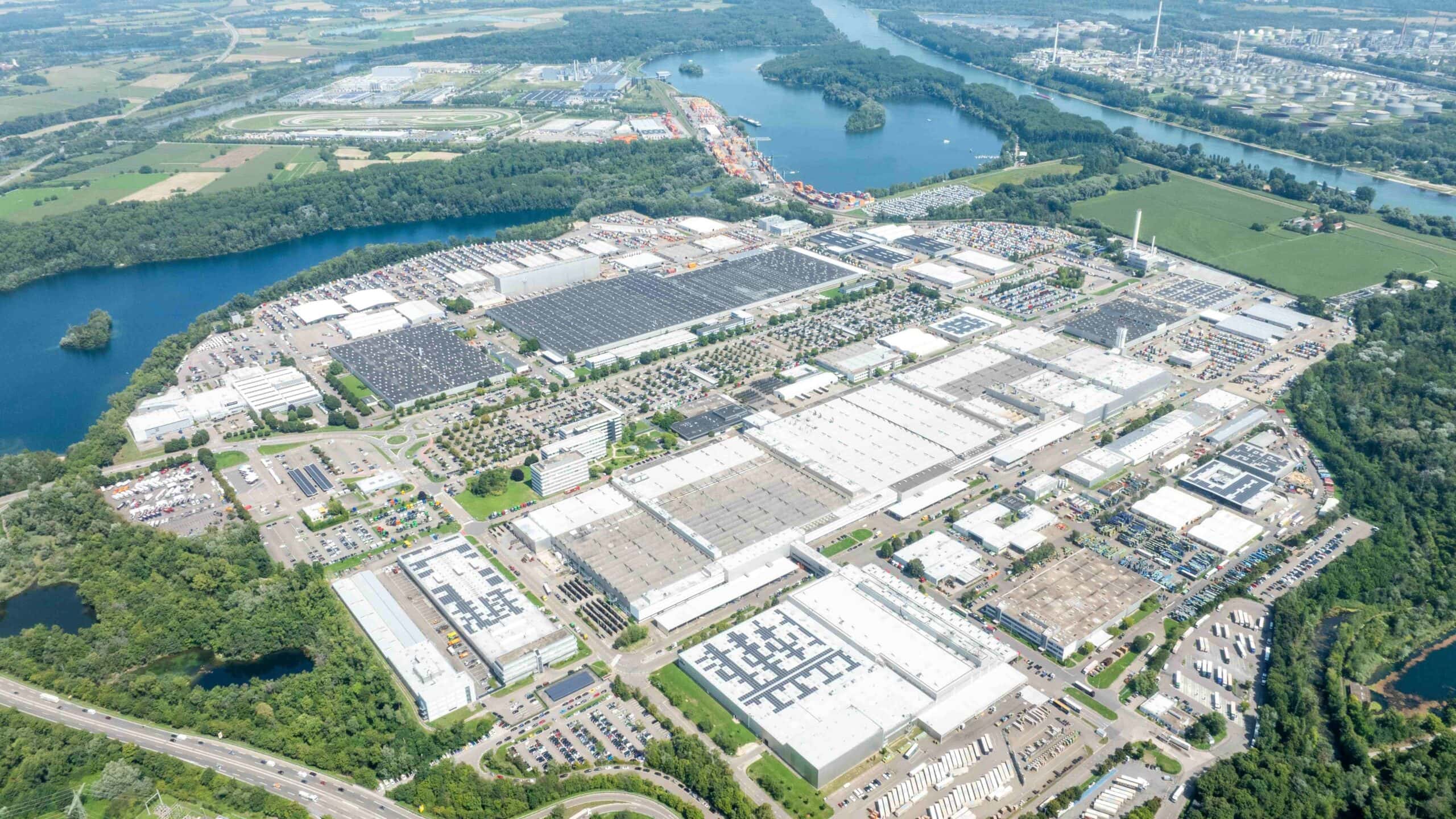 Luftbild des Werks von Mercedes-Benz Trucks in Wörth
