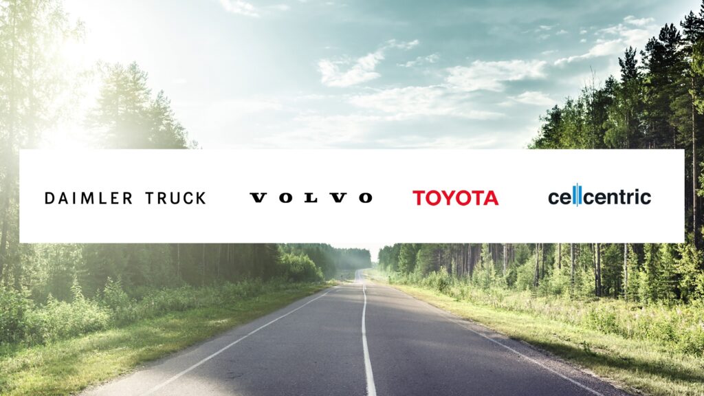 Eine Grafik, die die Schriftzüge von Daimler Truck, Volvo, Toyota und Cellcentric zeigt (v.l.n.r.), im Hintergrund eine Landstraße durch einen Wald