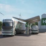 Eine Computergrafik, die einen Sattelzug und einen Transporter an einer zukünftigen Wasserstofftankstelle zeigt