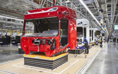 Innenaufnahme des Werks von DAF Trucks in Belgien, im Bild Fahrerhaus-Rohbauten