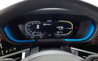 Detailfoto des Primärdisplays in einem batterieelektrischen DAF-Lkw