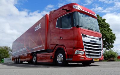 Sattelzugmaschine DAF XG+530, Gesamtansicht von schräg vorne