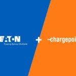 Die Logos der Unternehmen Eaton und Chargepoint nebeneinander
