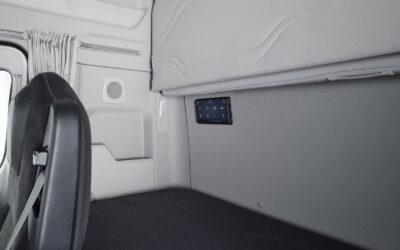 Innenansicht eines Ford F-MAX mit Blick auf den 7-Zoll-Touchscreen am Bett