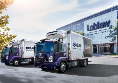 Gatik AI: Autonom auf der mittleren Meile Verteiler-Lkw aus der Isuzu N-Serie mit Selbstfahrtechnologie von Gatik AI