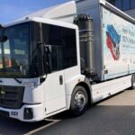 Lkw mit Deutz-Wasserstoffverbrenner auf Basis eines Mercedes-Benz Econic, fotografiert schräg von vorne