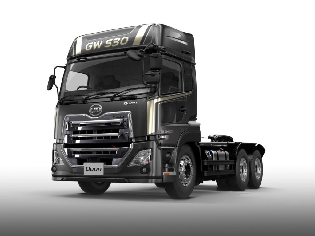 Sattelzugmaschine vom Typ UD Trucks Quon GW 6x4, Studioaufnahme