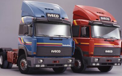 Zwei Sattelzugmaschinen des 1984 eingeführten Iveco Turbostar nebeneinander