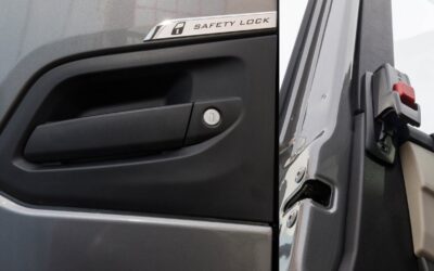 Fotomontage, die links den Einstiegsgriff und rechts eine zusätzliche Verriegelung in der Tür einer Sattelzugmaschine vom Typ Iveco S-Way zeigt