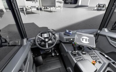 Blick auf das Cockpit mit Lenkrad, Bedienelementen und Displays in einem batterieelektrischen Wechselbrückenumsetzer ePM 101 von Kamag