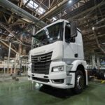 Zweiachs-Lkw vom Typ Kamaz-53251 in Produktionshalle