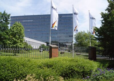 Außenansicht des Hauptgebäudes des Kraftfahrt-Bundesamts in Flensburg