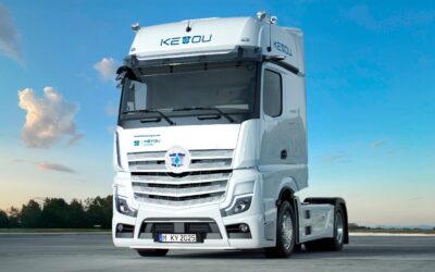 Eine Sattelzugmaschine mit Wasserstoffverbrenner von Keyou, Fahrerhaus Mercedes Actros