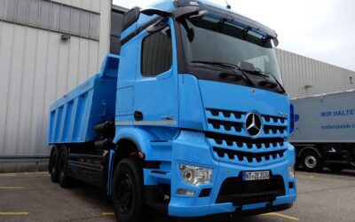 Prototyp eines Mercedes-Benz Arocs mit Wasserstoffverbrenner auf dem Messestand der Nufam 2025; Außengelände