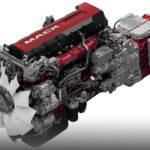 Studioaufnahme eines 12,8-Liters-Motors (MP13) von Volvo-Tochterunternehmen Mack Trucks, der die US-Norm EPA 2027 erfüllt