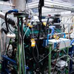 Ein 13-Liter-Motor, von Mahle Powertrain von Diesel auf Wasserstoff umgerüstet, auf einem Laborprüfstand