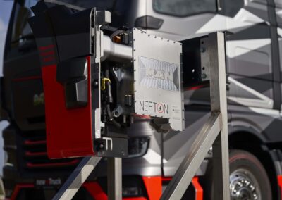 MAN: Ladeleistungen von bis zu drei Megawatt möglich Prototyp einer für Ladeleistungen bis drei Megawatt ausgelegten Ladestation für E-Lkw; im Hintergrund ein MAN eTGX