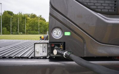 Detailansicht des Tankanschlusses für gasförmigen Wasserstoff an einem schweren FCEV von MAN
