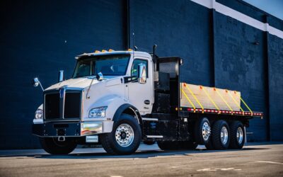 Batterieelektrisches Baufahrzeug Kenworth T880E mit Plattformaufbau