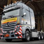 Messeexponat von Paul Truck im Freigelände der IAA Transportation 2026: eine Schwerlastzugmaschine Actros 8x6/4 SLT für Zuggesamtgewichts bis 250 Tonnen