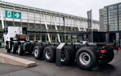 Messeexponat von Paul Truck im Freigelände der IAA Transportation 2026: ein Spezialfahrgestell vom Typ Arocs 14x6/10