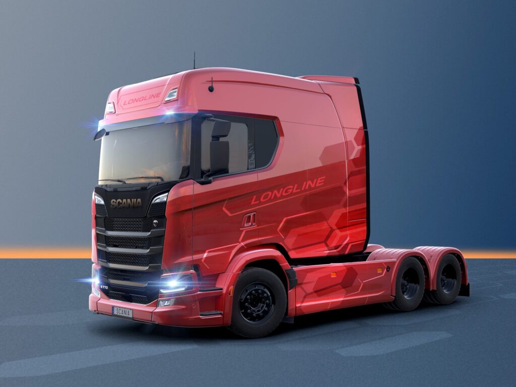 Studioaufnahme einer dreiachsigen Sattelzugmaschine Scania Longline mit verlängertem Fahrerhaus