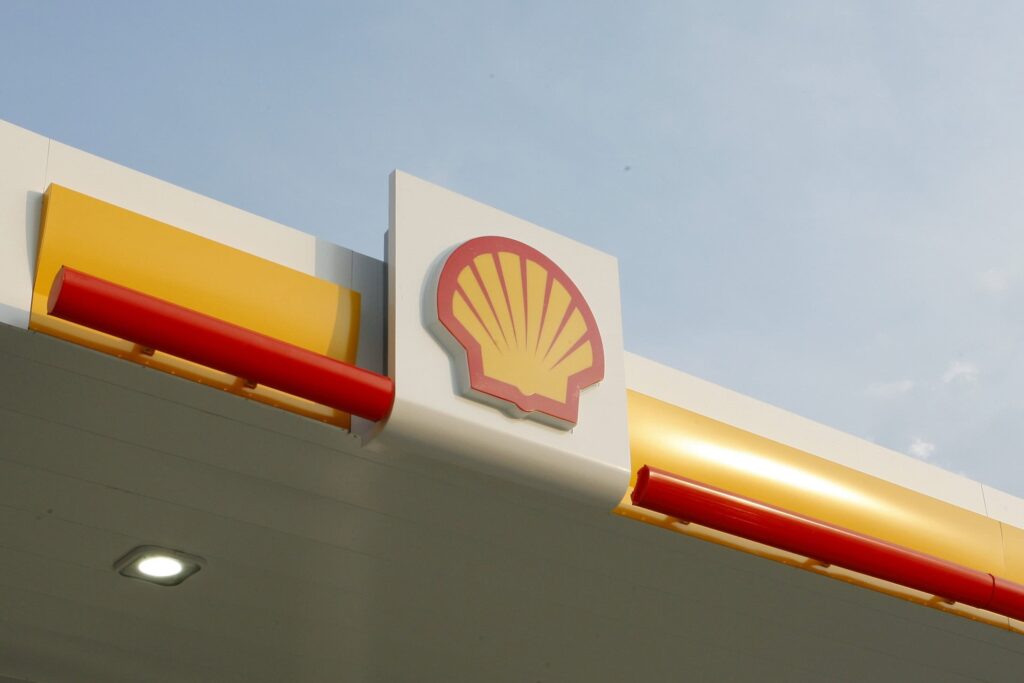 Logo von Shell an einer Überdachung