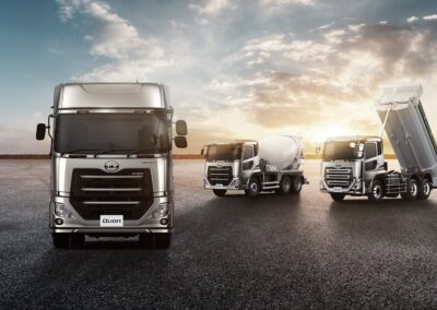 Gegründet 1935: 90 Jahre UD Trucks Drei Lkw aus der Baureihe Quon des japanischen Herstellers UD Trucks.